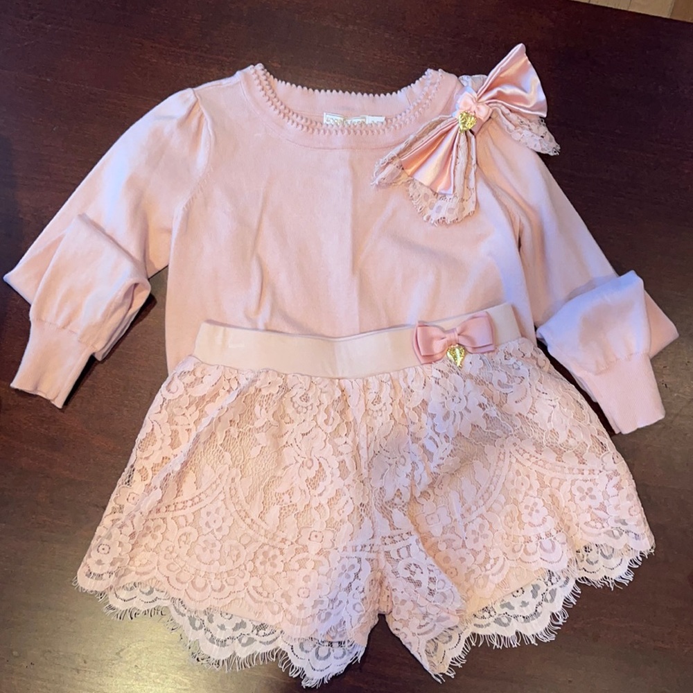 Angels face sweater with bow and matching shorts